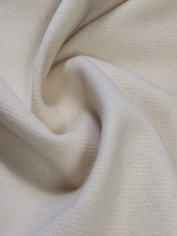 Gunia tkanina 100% wełny biel ecru 1500 gr/mb Gunia tkanina 100% wełny biel ecru 1500 gr/mb