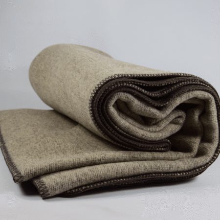 Koc wełniany beż brąz melanż obszycie overlock brązowy 150 x 200 cm (1.8kg) Koc wełniany beż-brąz melanż obszycie overlock brązowy 150 x 200 cm (1.8kg)