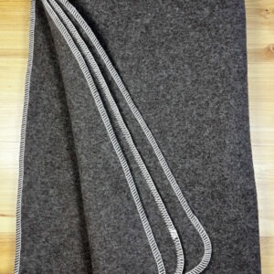 Koc wełniany brązowy ( czekoladowy) z beżowym obszyciem 150 x 200 cm (1.8kg) Koc wełniany brązowy ( czekoladowy) z beżowym obszyciem 150 x 200 cm (1.8kg)