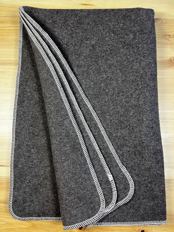 Koc wełniany brązowy ( czekoladowy) z beżowym obszyciem 150 x 200 cm (1.8kg) Koc wełniany brązowy ( czekoladowy) z beżowym obszyciem 150 x 200 cm (1.8kg)