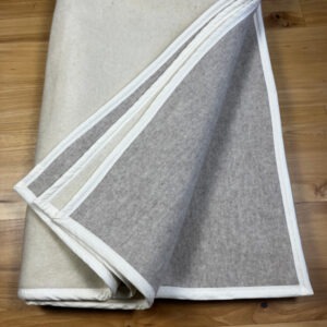 Koc wełniany dwustronny beżowy ecru z lamówką ecru 140 x 200 cm (1.9kg)