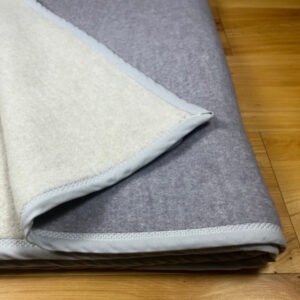 Koc wełniany dwustronny szary/ecru z szarą lamówką 150 x 200 cm (1.9kg)