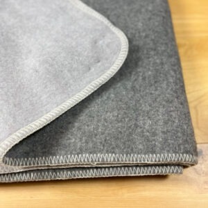 Koc wełniany dwustronny szary obszycie ecru 150 x 200 cm (2kg)