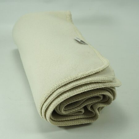 Koc dziecięcy wełniany 125 x 80 cm – obszycie overlock ecru 100% wełna Koc dziecięcy wełniany 125 x 80 cm - obszycie overlock ecru 100% wełna