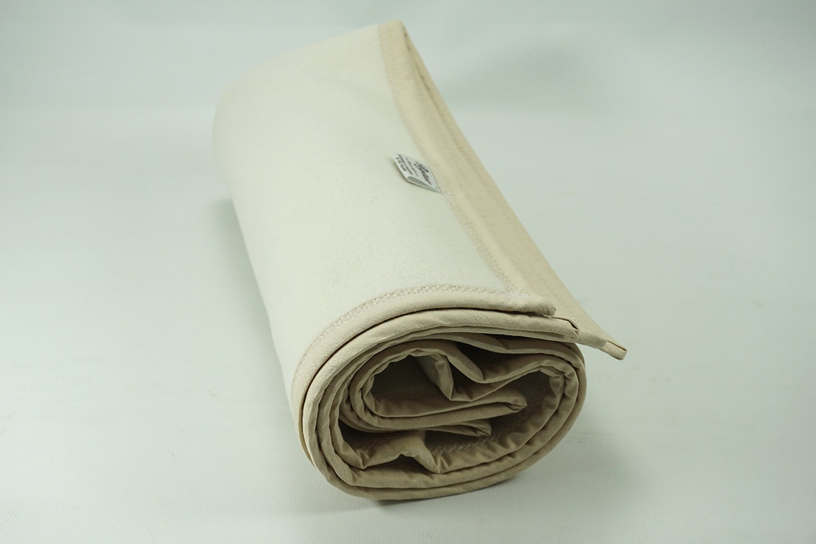 Koc dziecięcy wełniany 125 x 80 cm – lamówka jasny beż 100% wełna Koc dziecięcy wełniany 125 x 80 cm - lamówka jasny beż 100% wełna