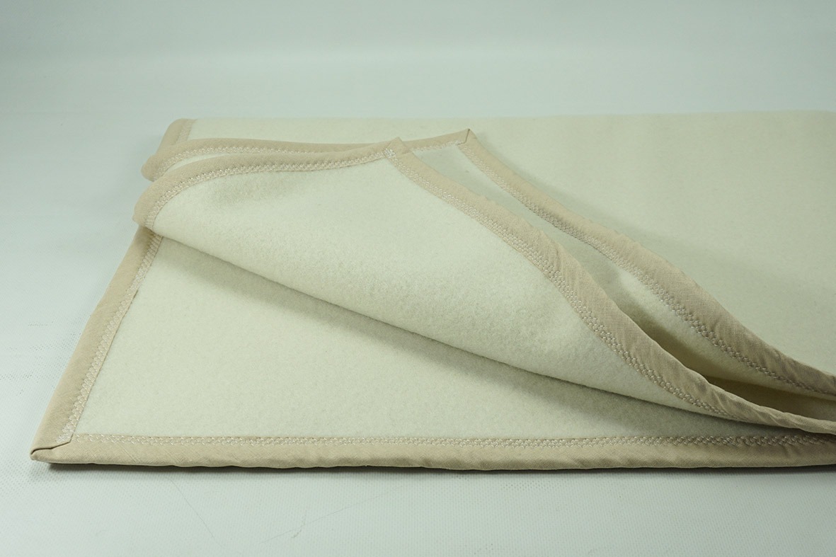 Koc dziecięcy wełniany 125 x 80 cm – lamówka jasny beż 100% wełna Koc dziecięcy wełniany 125 x 80 cm - lamówka jasny beż 100% wełna - obrazek 4