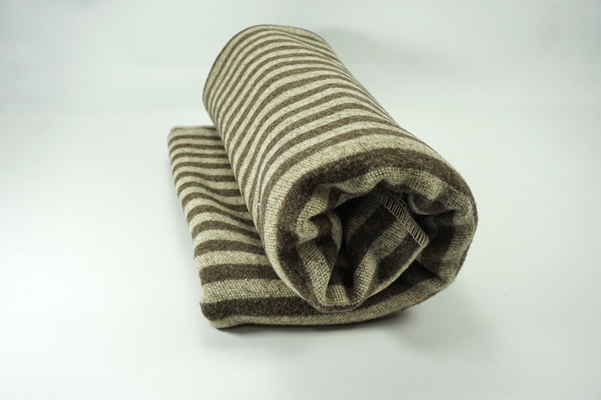 Koc wełniany – pasy brązowo / beżowe 155 x 195 cm – 100% wełna (2kg) Koc wełniany - pasy brązowo / beżowe 155 x 195 cm - 100% wełna (2kg)