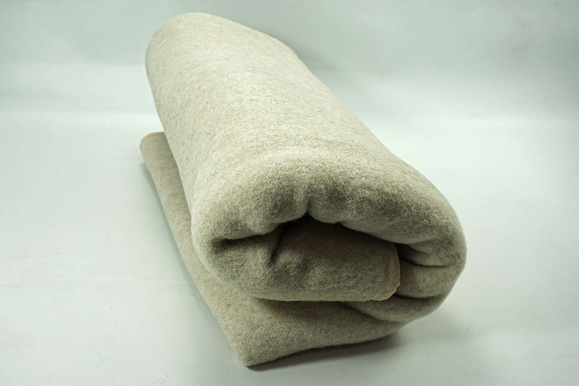 Koc wełniany kolor beż/ecru – lamówka beż 140 x 200 cm – 900 g/m (1.8kg) Koc wełniany kolor beż/ecru - lamówka beż 140 x 200 cm - 900 g/m (1.8kg)