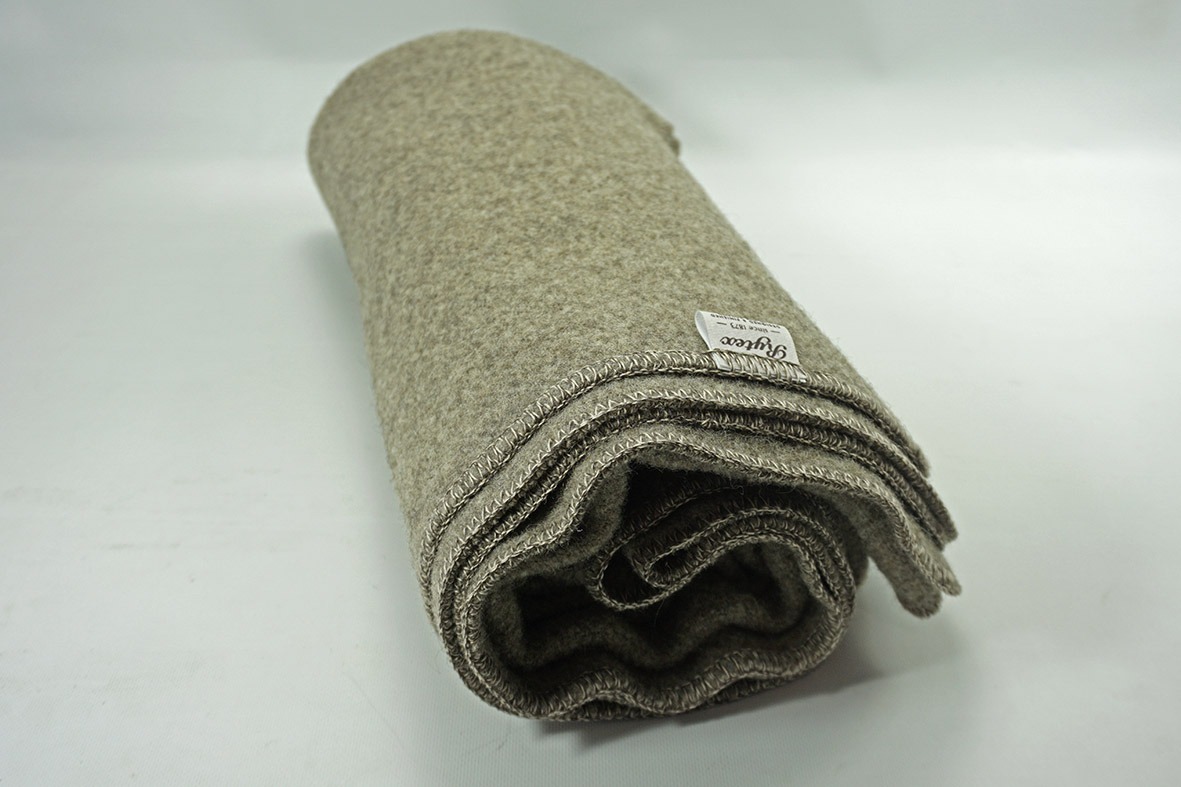 Koc wełniany 100% wełna Rytex kolor beż/brąz – overlock ecru 137 x 204 cm – 500 g/m (1kg) Koc wełniany 100% wełna Rytex kolor beż/brąz - overlock ecru 137 x 204 cm - 500 g/m (1kg)